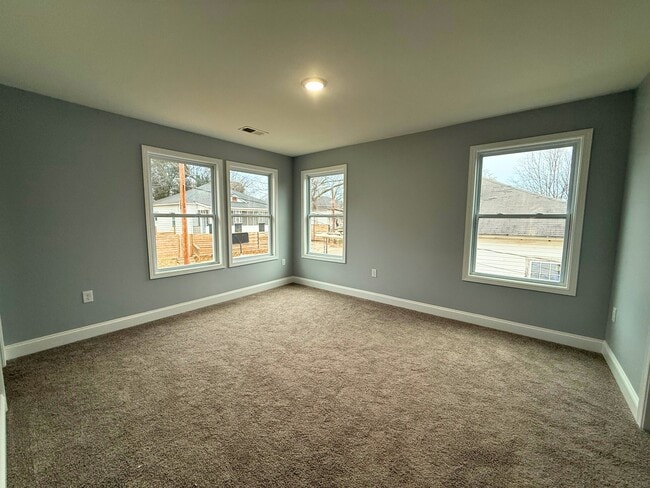 Building Photo - 28 11th St