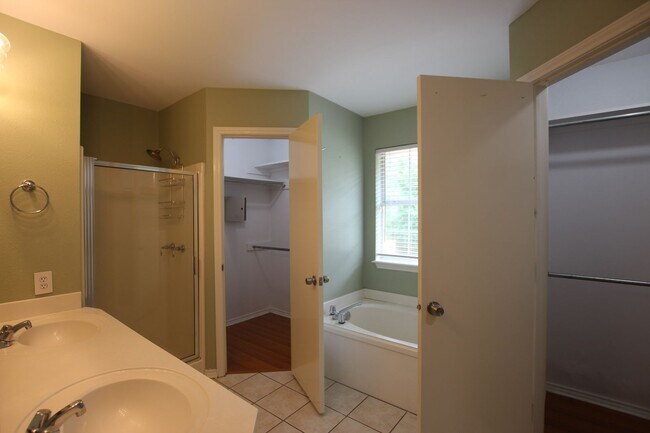 Building Photo - COMING SOON! Stunning 3 Bed 2 Bath Home in Lindale ISD!