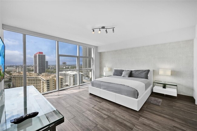 Building Photo - 1830 S Ocean Dr