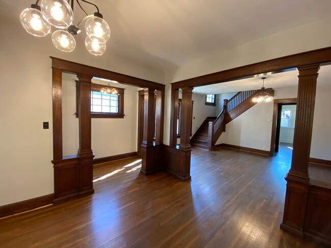 Building Photo - 1003 Maple Ave