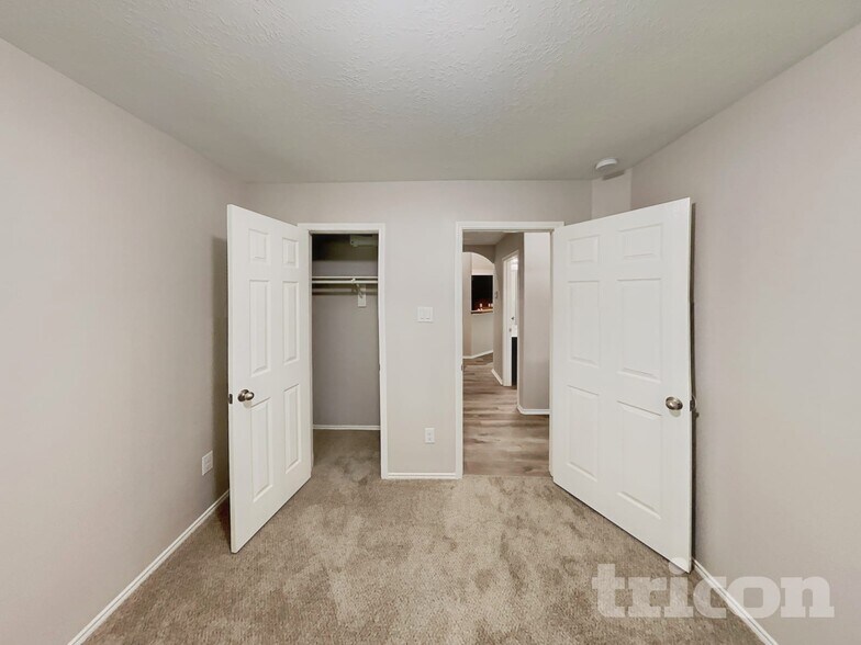 Building Photo - 15018 Mause Creek Dr