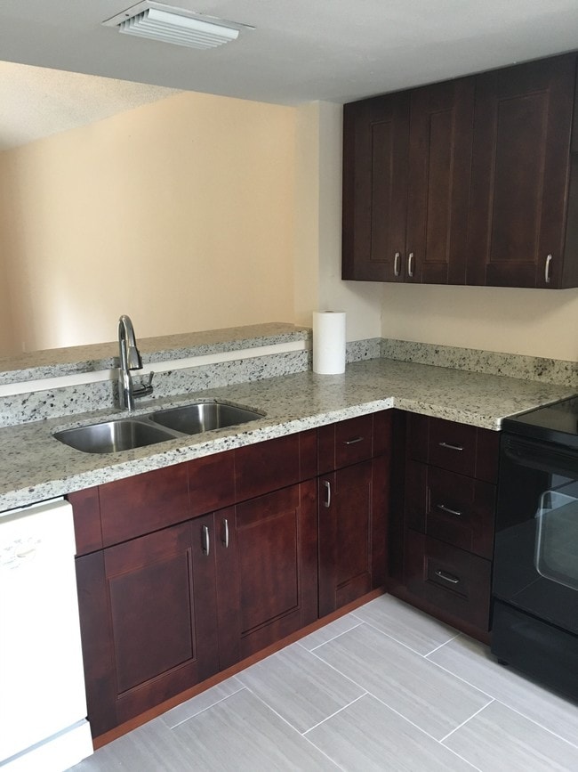 Building Photo - 17466 Dumont Dr