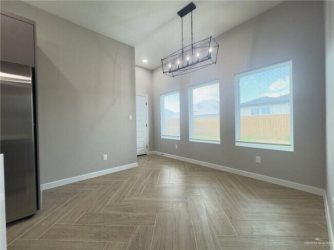 Building Photo - 907 Durango Dr