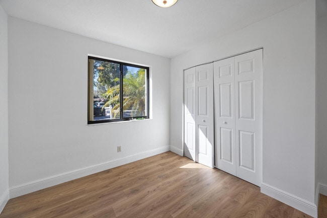 Building Photo - 2925 Azalea Dr