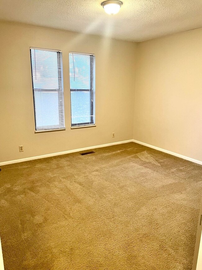 Building Photo - ****COMING SOON**** 2 Bedroom, 1.5 Bath in...