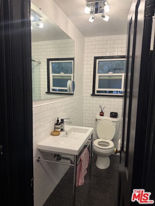 Building Photo - 2035 Park Dr