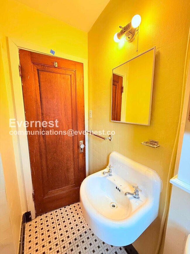 Building Photo - 3812 Drexel Dr