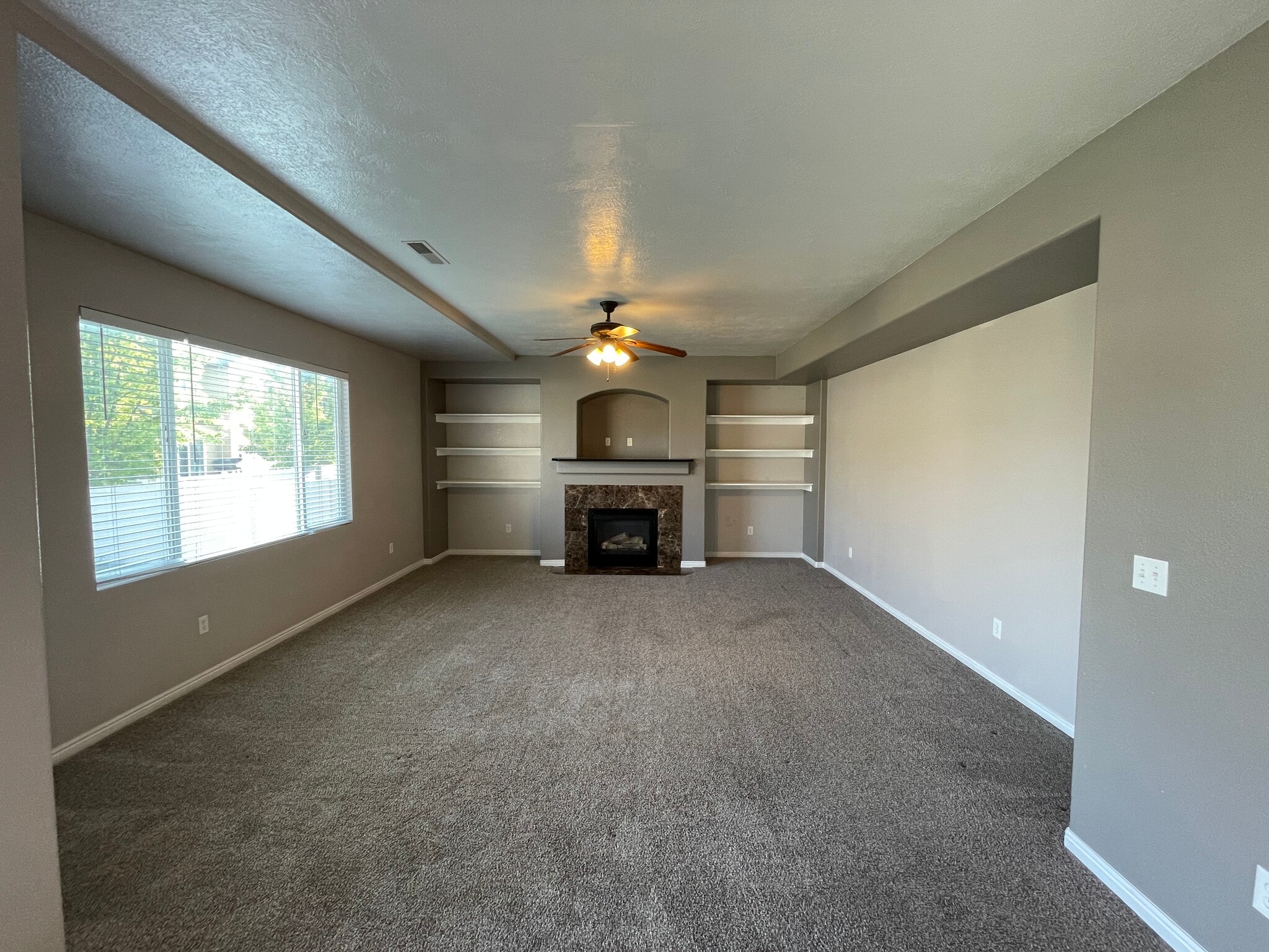 Building Photo - 435 W Regatta Ln