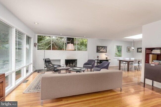 Building Photo - 3122 Brooklawn Terrace