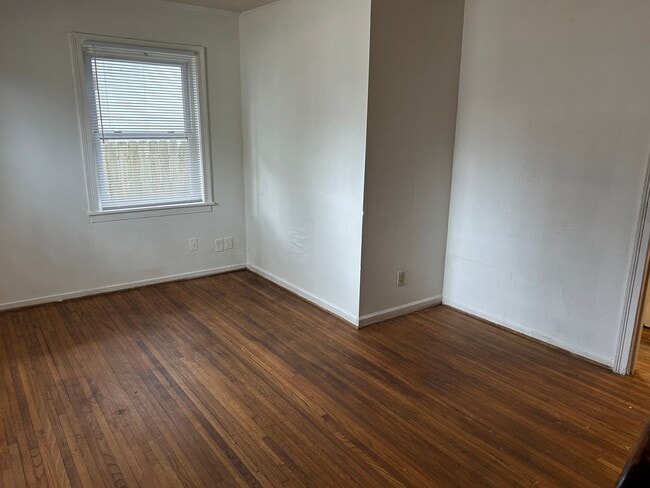 Building Photo - 1005 Nancy Ln SE