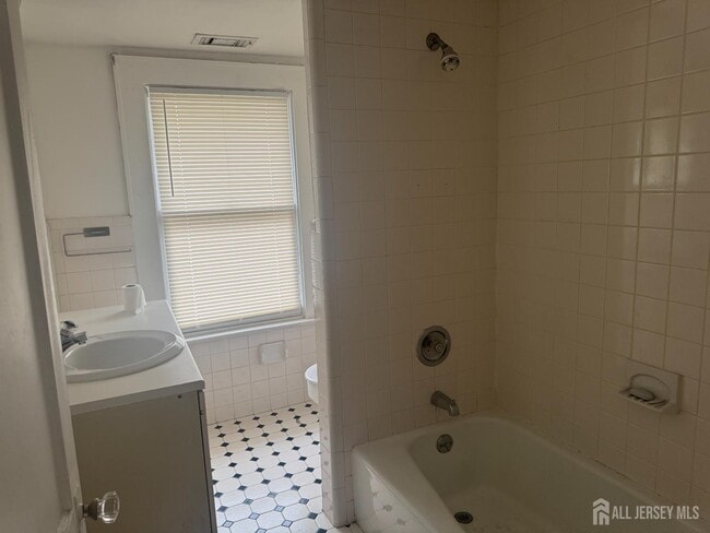 Building Photo - 131 Main St