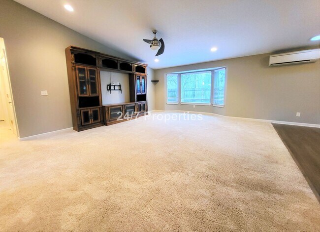 Building Photo - Single Level 3 BD | 2 BA w/ Backyard + Cov...