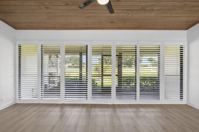 Building Photo - 259 Old Meadow Way