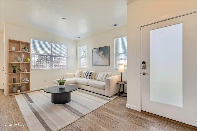 Building Photo - Modern 3BR Townhome | 2-Car Garage | Pool, Gym & Light Rail Access