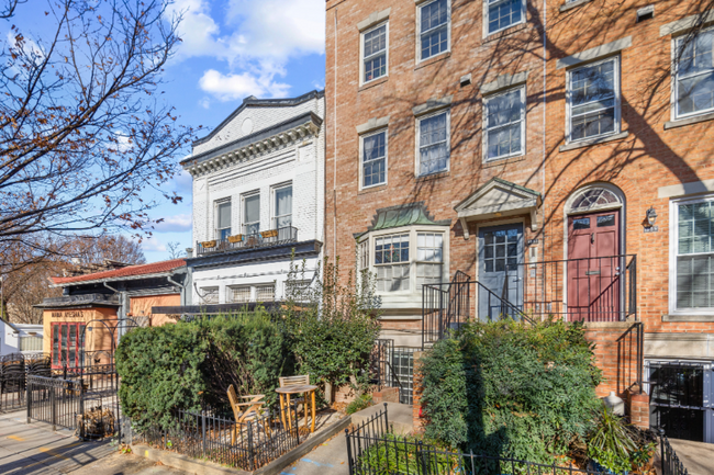 Building Photo - 1957 1/2 Calvert St NW