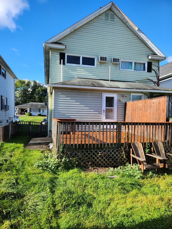 Building Photo - 648 E Scott St