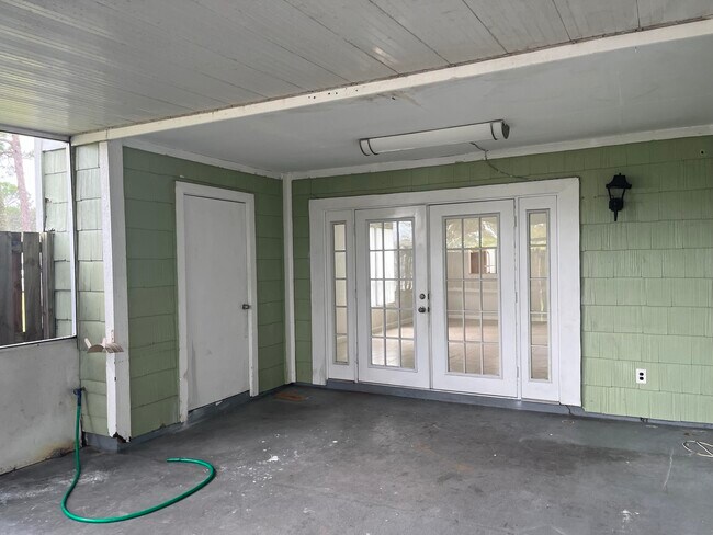 Building Photo - 796 Hill Dr