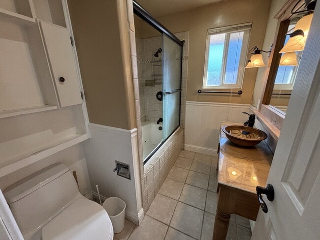 Building Photo - Multi-Generational Family Living near downtown Placerville