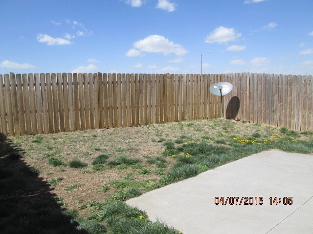 Building Photo - Beautiful Townhome Plenty of Space