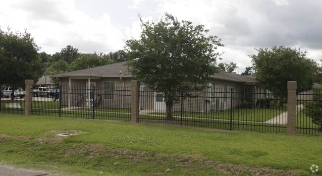 Building Photo - Westminister Scotlandville Apartments