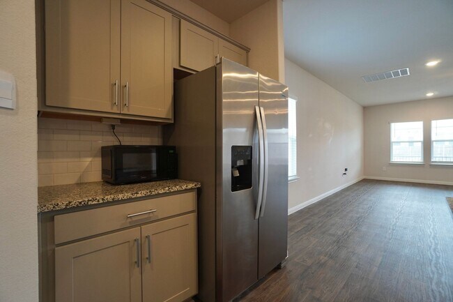 Building Photo - 115 Bethpage Dr
