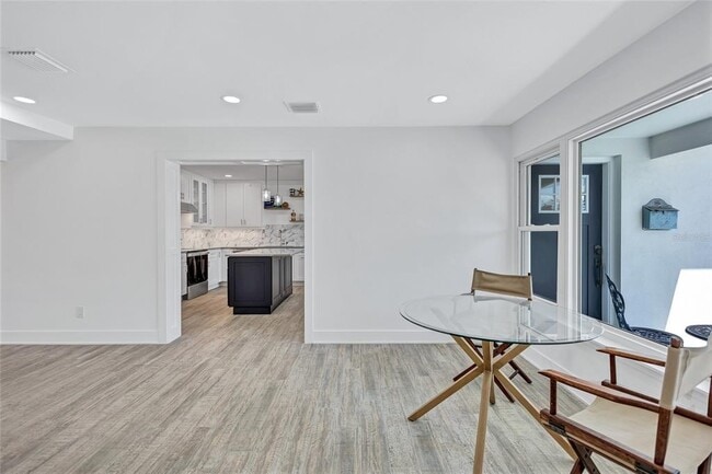 Building Photo - 4321 Sunrise Dr S