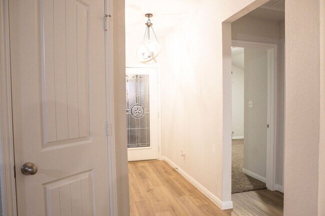 Building Photo - 3/2 Gorgeous Brick Home