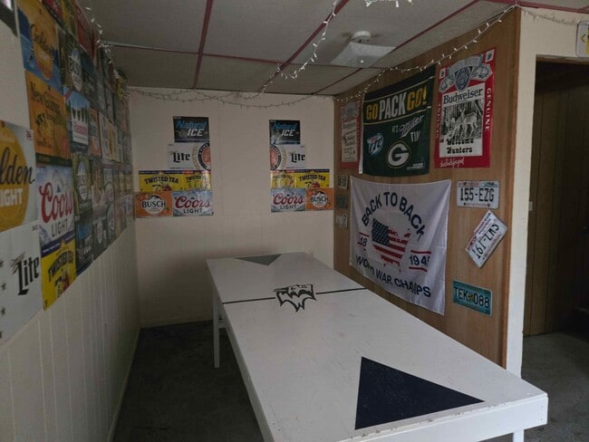 Building Photo - 1602 8th St E