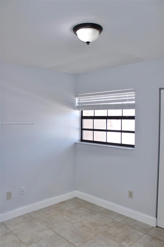 Building Photo - 2728 W 74th St