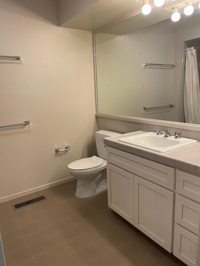 Building Photo - 138 Bradley Dr