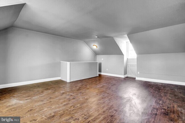 Building Photo - Coming Soon - Spacious 3 Bedroom 1.5 Bath ...