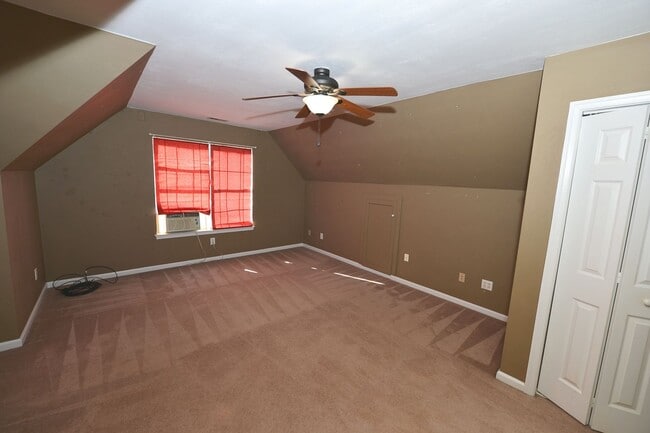 Building Photo - Lakefront home in Grassfield School District