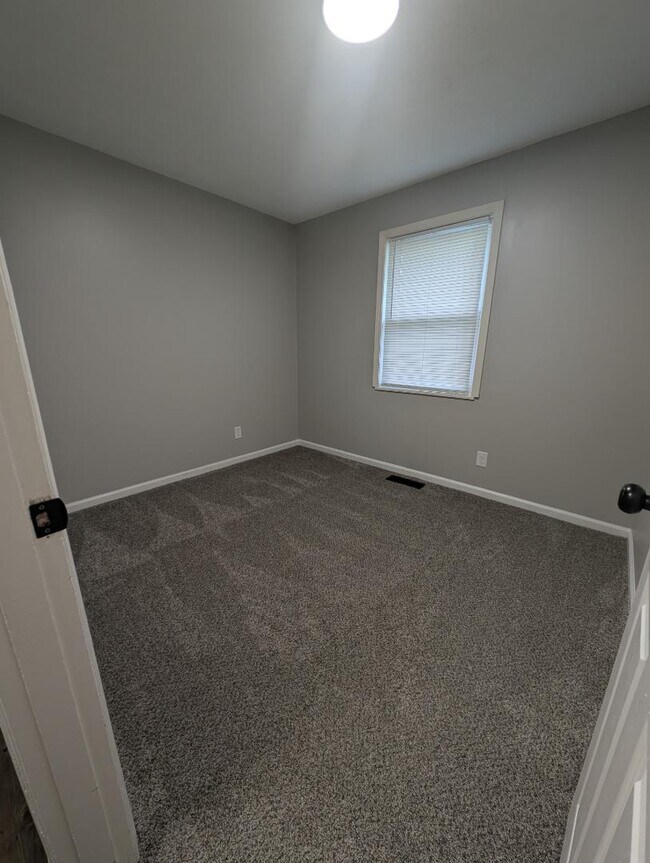 Building Photo - 105 Woodland Park Cir