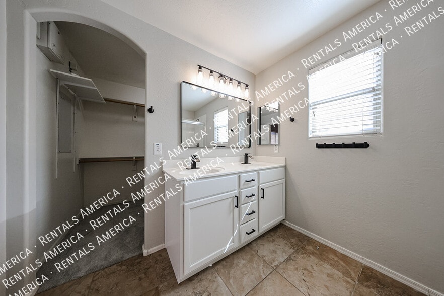 Building Photo - 3955 E Blue Sage Ct