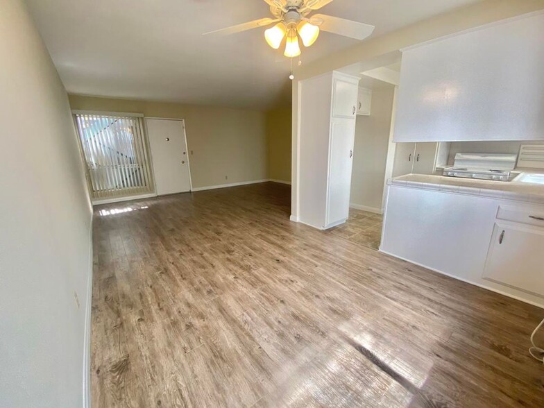 Primary Photo - 615 E Providencia Ave