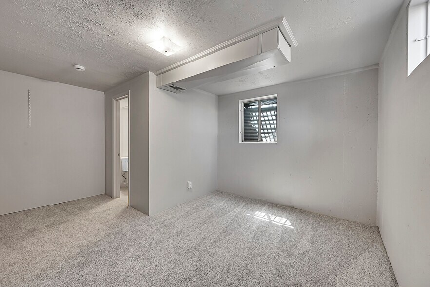 Building Photo - 2742 W 22nd Street Dr