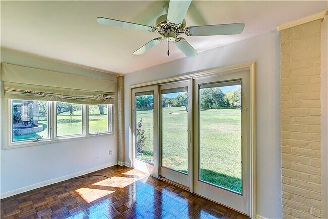 Building Photo - 11121 Pinehurst Dr