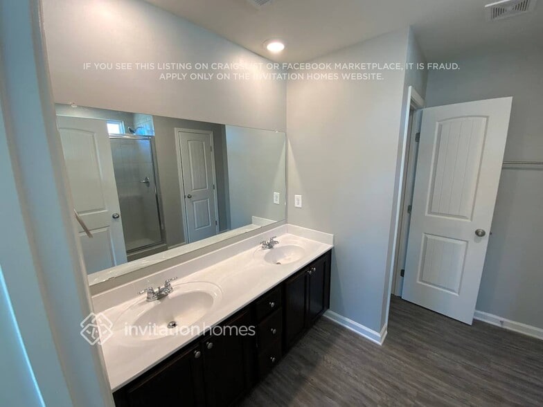 Building Photo - 4921 Fawnwood Dr