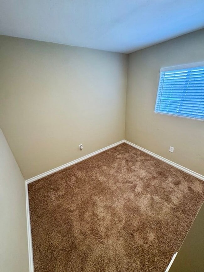 Building Photo - Charming 2 Bed 2 Bath Duplex Home on Large Fenced Lot in Menifee for Lease!