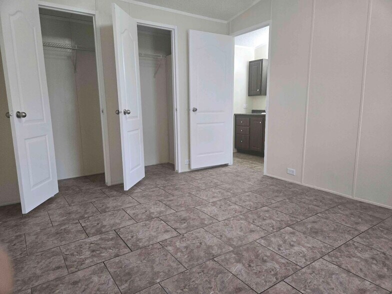 Building Photo - 709 N Collins Fwy