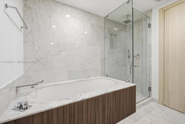 Building Photo - 1000 Brickell Plaza