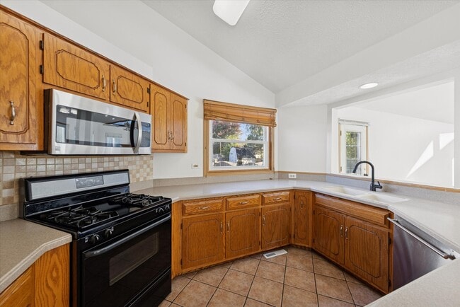 Building Photo - 1424 Phoenix Ln