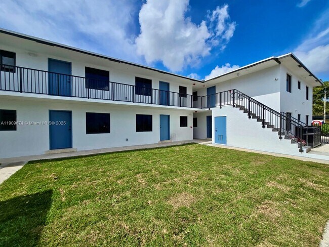 Primary Photo - 180 NE 57th St