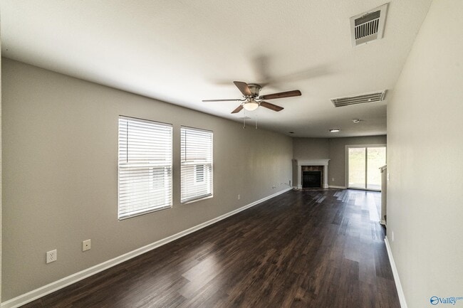 Building Photo - 217 Whitestone Dr NE
