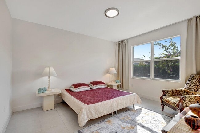 Building Photo - 11706 SW Oceanus Blvd