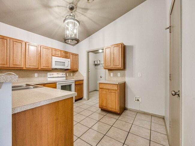 Building Photo - Charming 3-Bedroom Home in the Desirable V...