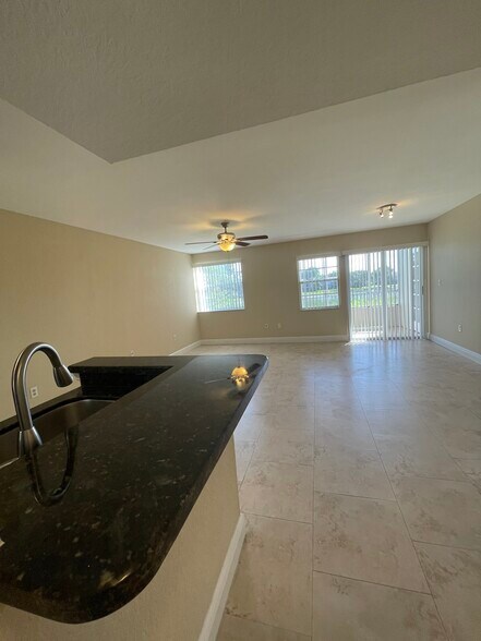Building Photo - 2810 N Oakland Forest Dr