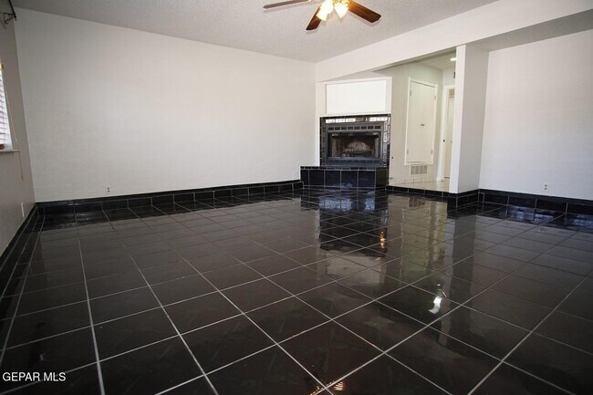 Building Photo - 4924 Winthrop Dr
