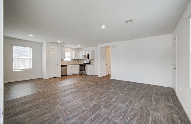 Building Photo - 752 Rd 5138