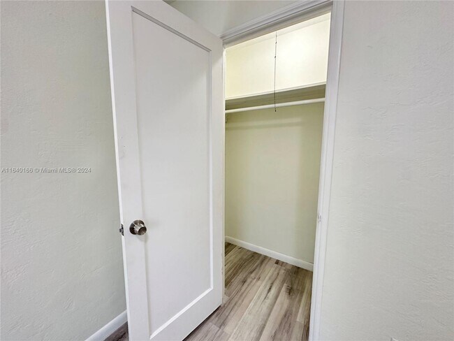 Building Photo - 1914 Dewey St